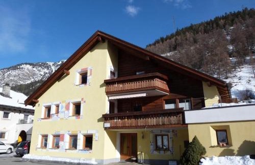 Zernez Apartment | Ers Curtins