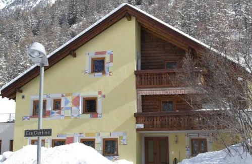 Zernez Apartment | Ers Curtins