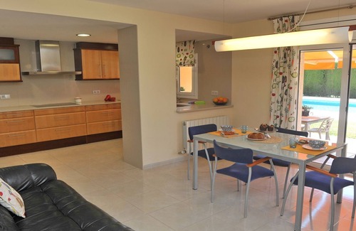 Calonge Villa | Just a 5-minute walk to the beach! Relax in style in this spacious villa.
