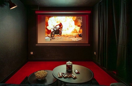 Montbeliard Apartment | Escale Détente Balnéo - Cinéma