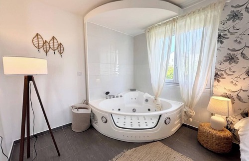 Queven Apartment | Escale Douceur avec Spa Privé – Ambiance Bohème