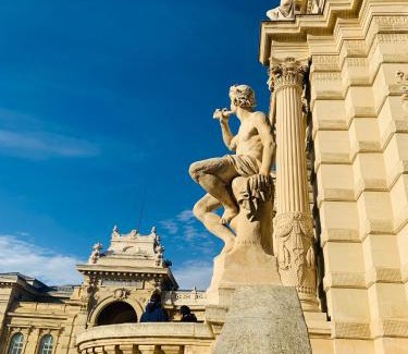 Belsunce Apartment | Escale St Charles - 150m de la Gare, vue sur Notre-Dame de la Garde