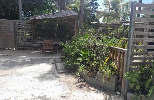 Damencourt House | Escapade Creole Maison Rustique avec accès à la plage à la Baie du Moule