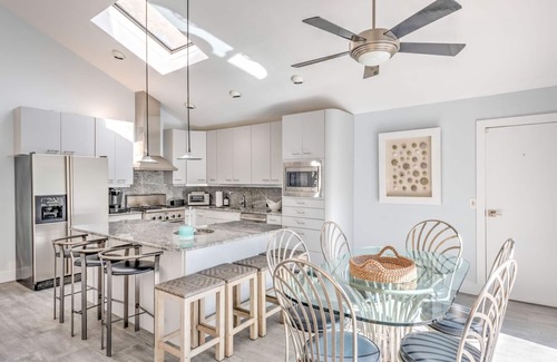 Tuckahoe House | Escape and enjoy a peaceful vacation at this Southampton Estate with Pool.