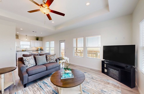 Gilchrist House | Escape | Bay Views | Family Retreat | Dog Friendly