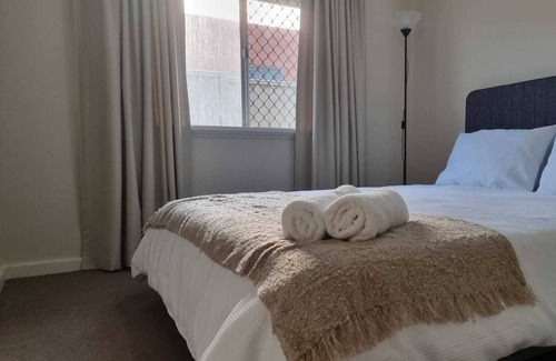 Burswood House | Escape the Ordinary: Minutes to Crown and Perth CBD!