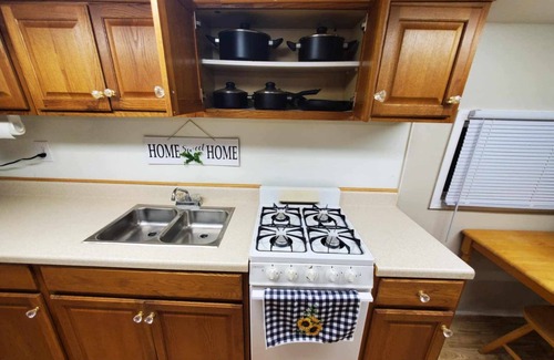 Weslaco House | Escape The Stress at Magoo's Magic Valley pet's ok! Cozy 1/1 house in RV resort!