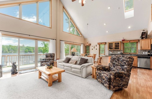 Luck Cabin | Escape to Blake Lake! Your Perfect Getaway Awaits!