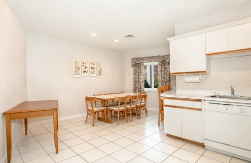 West Yarmouth Apartment | Escape to Cozy 2BR Townhouse with Yoga Classes, Sun Umbrellas & More