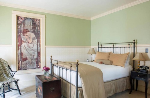 Cody Hotel | Escape to Cozy Historic Inn Offering Both Relaxation and Convenient City Access