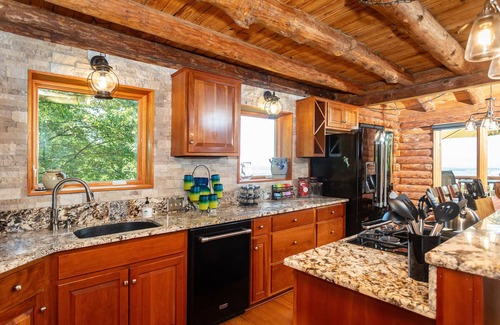 New Market House | Escape to Cozy Luxury in This Mountain Log Retreat