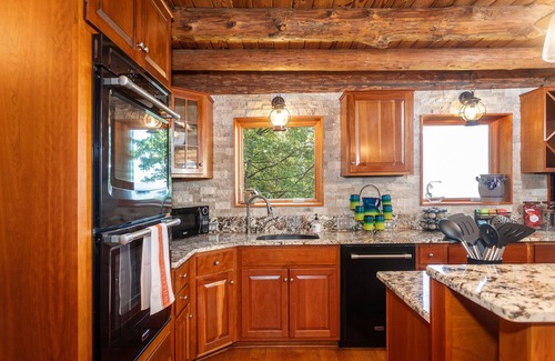 New Market House | Escape to Cozy Luxury in This Mountain Log Retreat