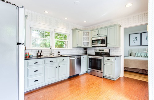 Athens Cottage | Escape to Five Points: Stylish 3BR Haven with Large Backyard & Outdoor Living