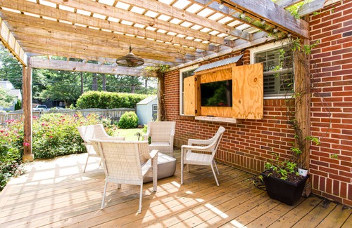 Athens Cottage | Escape to Five Points: Stylish 3BR Haven with Large Backyard & Outdoor Living