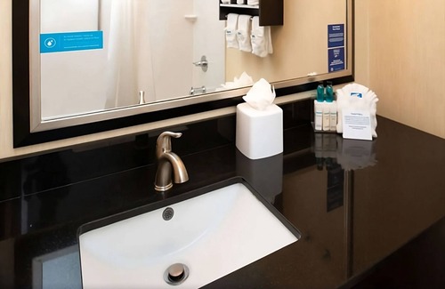 Glenwood Springs Hotel | Escape to Glenwood Springs! Indoor Pool, Free Breakfast, Free Parking!