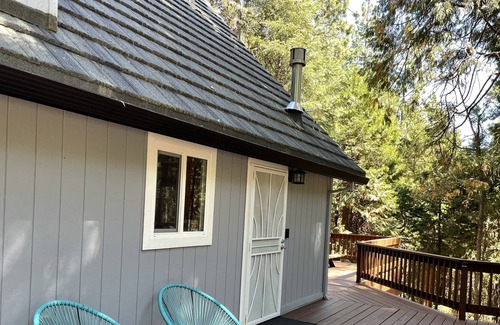 Pollock Pines House | Escape to Nature! Charming Tranquil Cabin w/ Hot Tub!