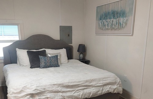 Duncan House | Escape to our newly renovated guest house in Duncan, SC! Enjoy a serene location