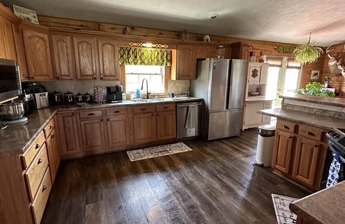 Bourbon Cabin | Escape to PARADISE on 10 sprawling acres in which to do anything you please!