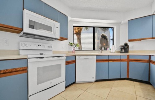 Butler Beach Apartment | Escape to Paradise at Hibiscus Resort