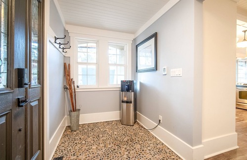 Westerose Cottage | Escape to Pigeon Lake/2BR Refuge