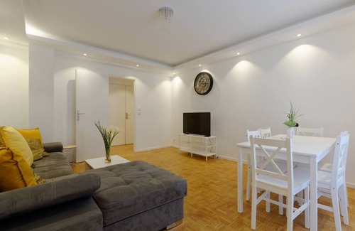 La Joliette Apartment | Escape to Provence