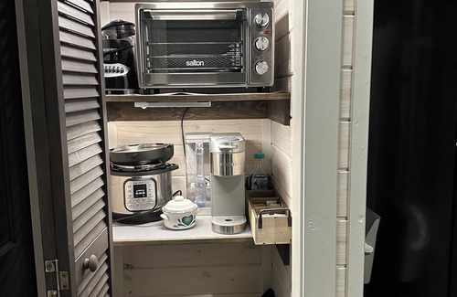 Fredericksburg Resort | Escape to serene country living at Enchanted Haus in Fredericksburg, TX!