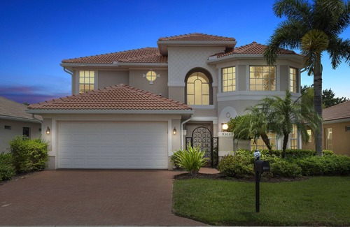 Estero House | ESCAPE TO SUNNY FLORIDA!