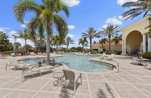 Estero House | ESCAPE TO SUNNY FLORIDA!
