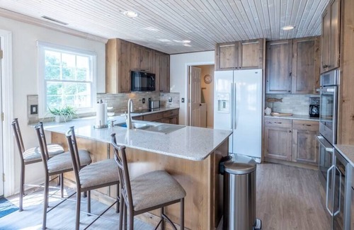 Roach Villa | Escape to Tall Timbers Luxury Getaway
