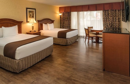 Redding Resort | Escape to the Mountains! Spacious Family Unit, Pool, Restaurant