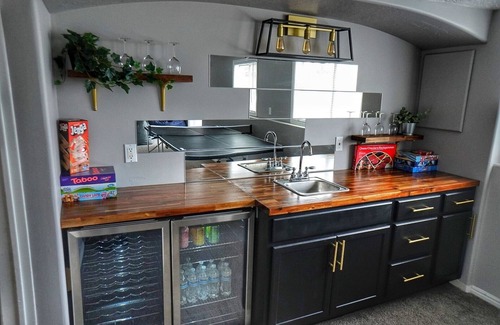 Sandy House | Escape to this beautiful house near the Mountains