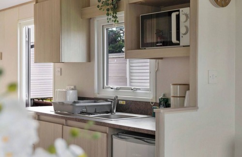 Prestonpans Apartment | Escape to this cozy retreat perfect for families or groups, 98 St Andrews (Van Type - Bronze)