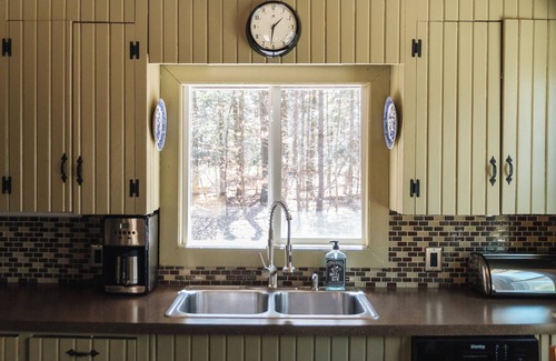 New Richmond Cottage | Escape to your cozy 2-bedroom cottage near Lake Michigan