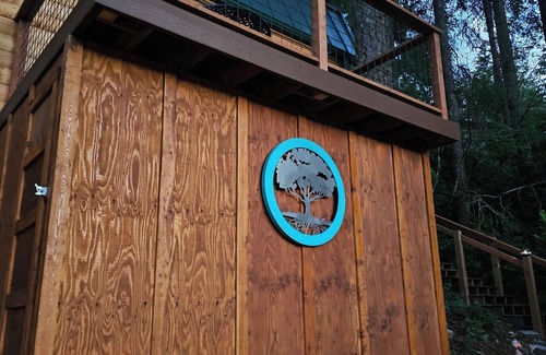 Mason County Cabin | EscapenOutdoor Infrared SaunanSunroom nGame room nLakefront cabinnFireplace n