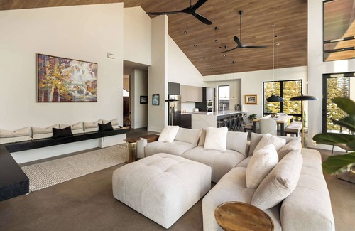 Big White Ski Resort Ski Chalet | Escapology | Private Hot Tub & Ski In/Ski Out