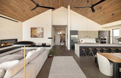 Big White Ski Resort Ski Chalet | Escapology | Private Hot Tub & Ski In/Ski Out