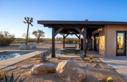 Landers House | Escondite: Modern Desert Hideout w Pool + Spa