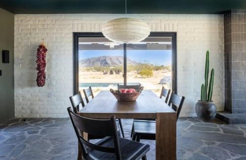 Landers House | Escondite: Modern Desert Hideout w Pool + Spa