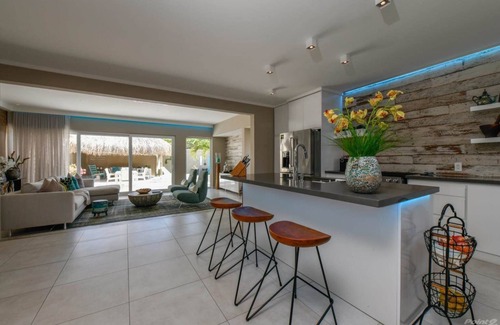 Esmeralda Villa | Esmeralda Oasis with private pool and 5 min to the beach!