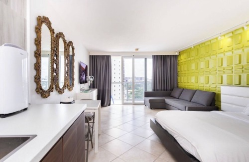 Sunny Isles Beach Resort | ESPECTACULAR OCEAN VIEW STUDIO