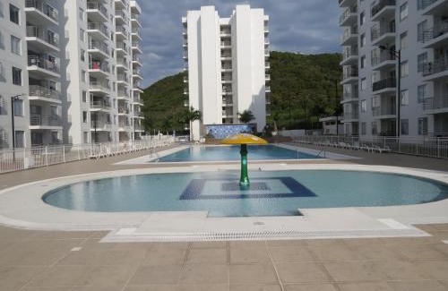 Girardot Apartment | Espléndido y Fantástico Apartamento en Girardot. 4 Piscinas, WiFi, Parque infantil, Parqueadero privado.
