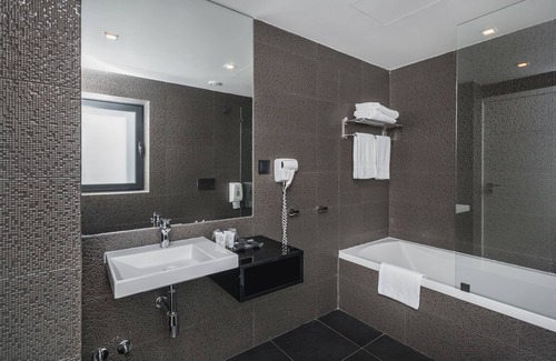 Fatima Hotel | Essence Inn Marianos