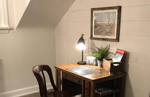 Port Weller West House | Estate Coach House near NOTL - Full Apartment