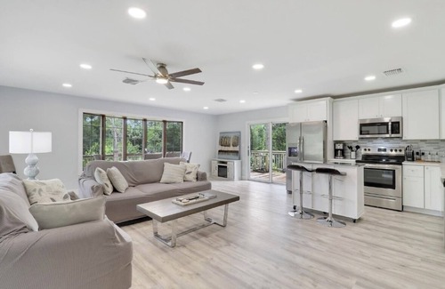 Jupiter House | Estate escape with 2 houses, pool, Roger stadium, Beach, Alton, PGA and I-95
