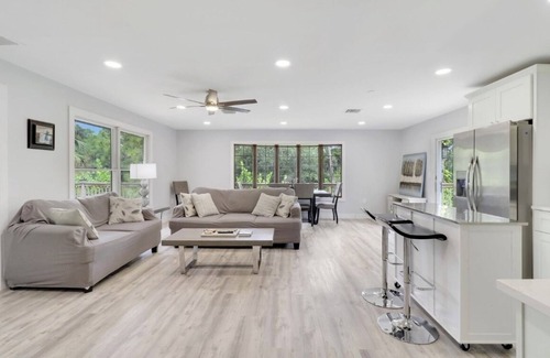 Jupiter House | Estate escape with 2 houses, pool, Roger stadium, Beach, Alton, PGA and I-95