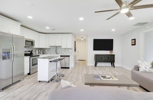 Jupiter House | Estate escape with 2 houses, pool, Roger stadium, Beach, Alton, PGA and I-95