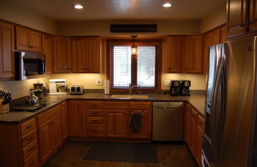 Estes Park House | Estes Park Retreat, Hot Tub, Fireplace, Sleeps 14, Wildlife, Private, Convenient