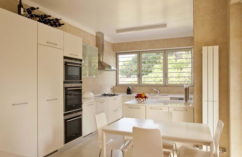 Estoril House | Estoril Modern Villa, heated pool, 800m to the beach, excluvise área