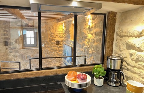 Port-en-Bessin-Huppain Apartment | Etage 3 Maison des Evêques Appartement de Charme Sous les Toits 50 m du Port