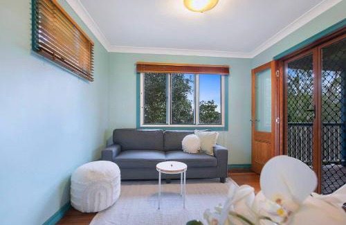 Mount Gravatt East House | 'Eucalypt Cottage' A Tranquil Family Hideaway